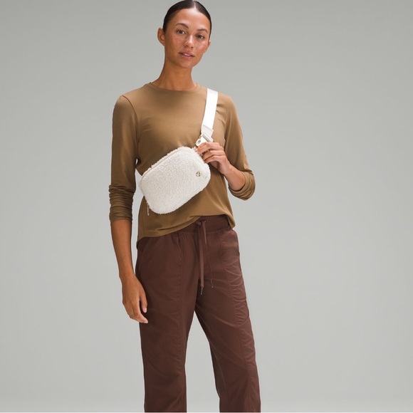 lululemon athletica Handbags - Lululemon Everywhere Belt Bag 1L Fleece